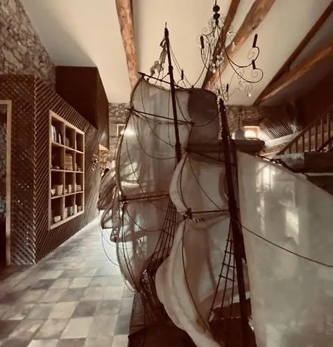 Maison Droles D'oiseaux 3*